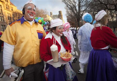 Clowns prepare before the 87th Macy's Thanksgiving day parade in New York November 28, 2013. REUTERS/Carlo Allegri