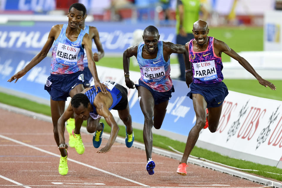 <p>Kurz vor dem Ziel stürzt der Äthiopier Muktar Edris beim 5000-Meter-Lauf des Leichtathletik-Meetings Diamond League in Zürich. Sieger des Rennens wurde der Brite Mo Farah (r.). (Bild: Walter Bieri/Keystone via AP) </p>