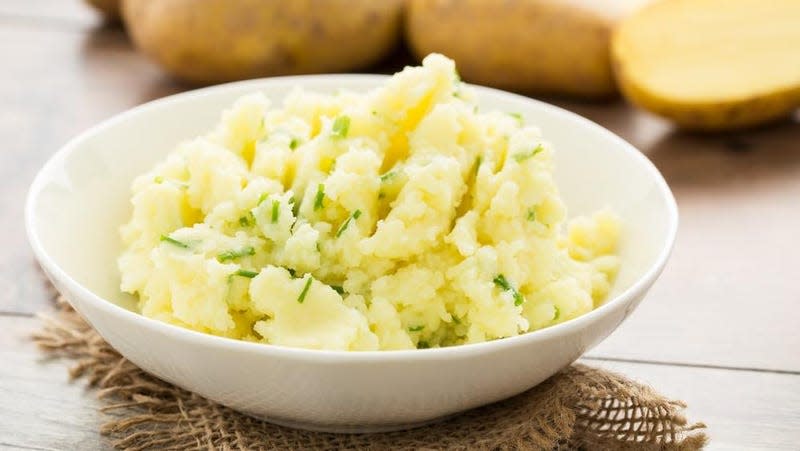 bowl of mashed potatoes