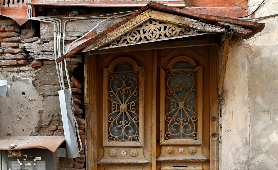 <p>A front door of an old house is seen in the old town, Tbilisi, Georgia, April 6, 2017. (Photo: David Mdzinarishvili/Reuters) </p>