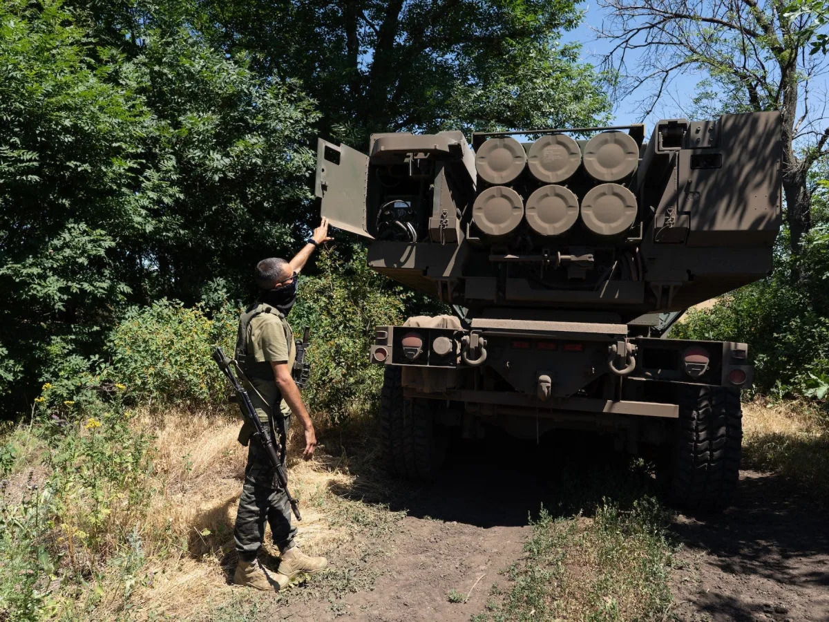 Ukraine's celebrated HIMARS weapons have a 2nd payload: Pushing troops to keep g..