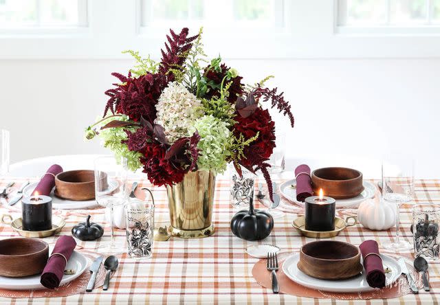 <p><a href="https://inspiredbycharm.com/fall-table-decorations/" data-component="link" data-source="inlineLink" data-type="externalLink" data-ordinal="1">Inspired by Charm</a></p>