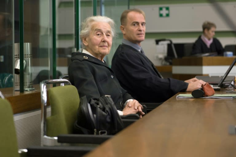 Die mehrfach verurteilte Holocaustleugnerin Ursula Haverbeck muss sich erneut wegen Volksverhetzung verantworten. Vor dem Landgericht Hamburg begann ein Berufungsverfahren gegen die 95-Jährige. (Paul Zinken)