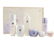 <p><strong>Tatcha</strong></p><p>sephora.com</p><p><strong>$326.00</strong></p><p><a href="https://go.redirectingat.com?id=74968X1596630&url=https%3A%2F%2Fwww.sephora.com%2Fproduct%2Ftatcha-special-edition-luxury-kiri-P476035&sref=https%3A%2F%2Fwww.townandcountrymag.com%2Fstyle%2Fbeauty-products%2Fg23130448%2Fskin-care-gift-sets%2F" rel="nofollow noopener" target="_blank" data-ylk="slk:Shop Now;elm:context_link;itc:0;sec:content-canvas" class="link ">Shop Now</a></p><p>A set of full-size wonders—including everything needed for an indulgent skincare ritual—from Tatcha, presented in a special edition Japanese kiri box. </p>