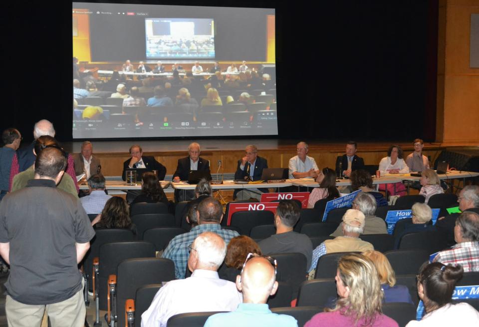 Portsmouth residents line up to speak at the Town Council's May 25, 2023, public workshop on the Southcoast Wind (formerly Mayflower Wind) transmission cable proposal.