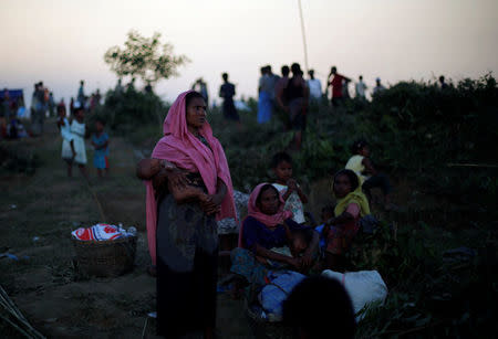 Rohingya refugees wait under open sky, pending the arrival of tent supplies in Teknaf, Bangladesh September 15, 2017. REUTERS/Mohammad Ponir Hossain