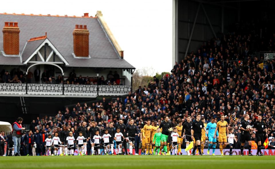 <p>Fulham and Spurs come out of the tunnel pre-kick off </p>