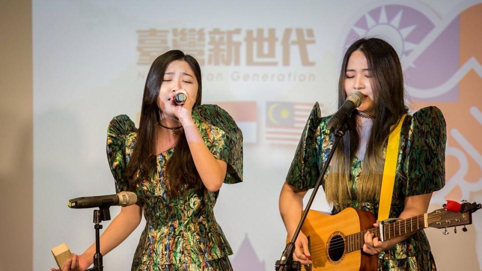 Lu Hsiao-Chien and her sister Lu Hsiao-Ching formed the “Lu Xiaoxiao Band”. (Photo courtesy of Lu Hsiao-chien via Taiwan Immiigrants’ Global News Network)