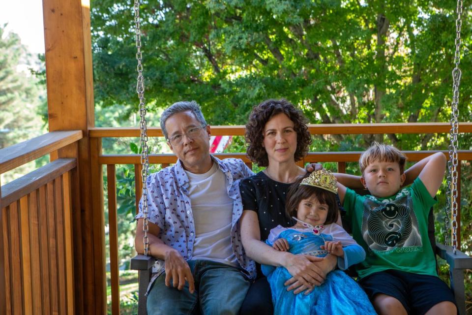 Jean-Paul Leonard, from left, Elana Mann, Gabriella Mann-Leonard, 3, and Max Mann-Leonard, 8, before dinner