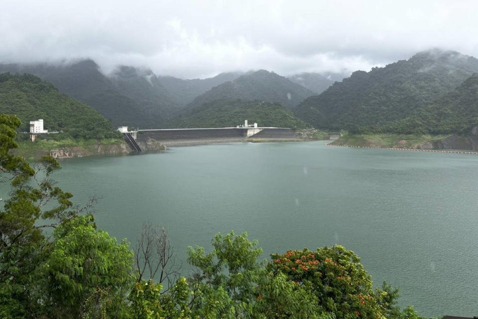 蓄水量偏低的曾文水庫原期待颱風杜蘇芮帶來豐沛降雨挹注，28日至下午7時為止，集水區降雨量不到30毫米，進水效益有待觀察。（圖／南區水資源局提供）
