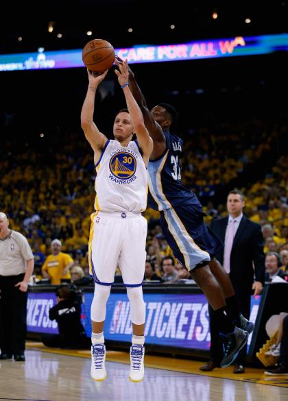 OAKLAND, CA - MAY 03: Stephen Curry #30 of the Golden State Warriors shoots over Jeff Green #32 of the Memphis Grizzlies during Game One of the Western Conference Semifinals during the NBA Playoffs on May 3, 2015 at Oracle Arena in Oakland, California. NOTE TO USER: User expressly acknowledges and agrees that, by downloading and or using this photograph, User is consenting to the terms and conditions of the Getty Images License Agreement. (Photo by Ezra Shaw/Getty Images)