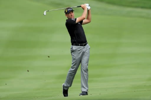 England's Ian Poulter had eight birdies without a bogey to hold a one-stroke lead over Americans Kyle Stanley and Rickie Fowler