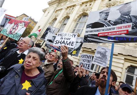 Hungarian opposition activists protest against the erection of a statue of wartime leader Miklos Horthy in central Budapest November 3,2013. REUTERS/Laszlo Balogh