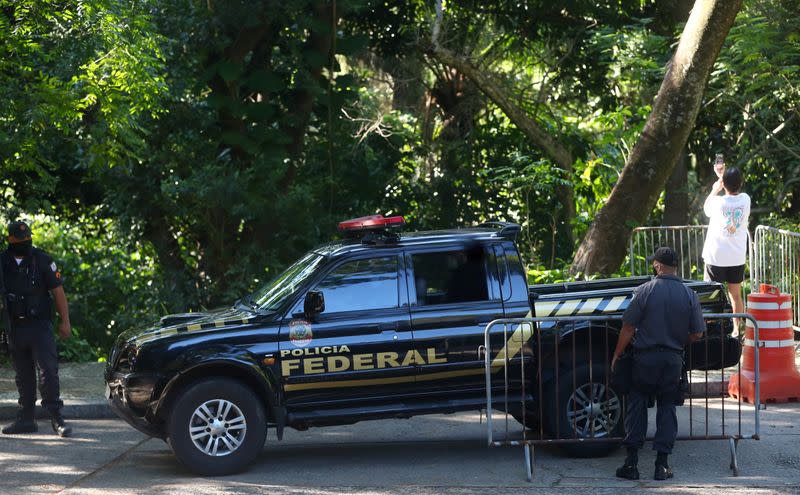 Brazilian federal police search Rio de Janeiro governor's residences in corruption probe