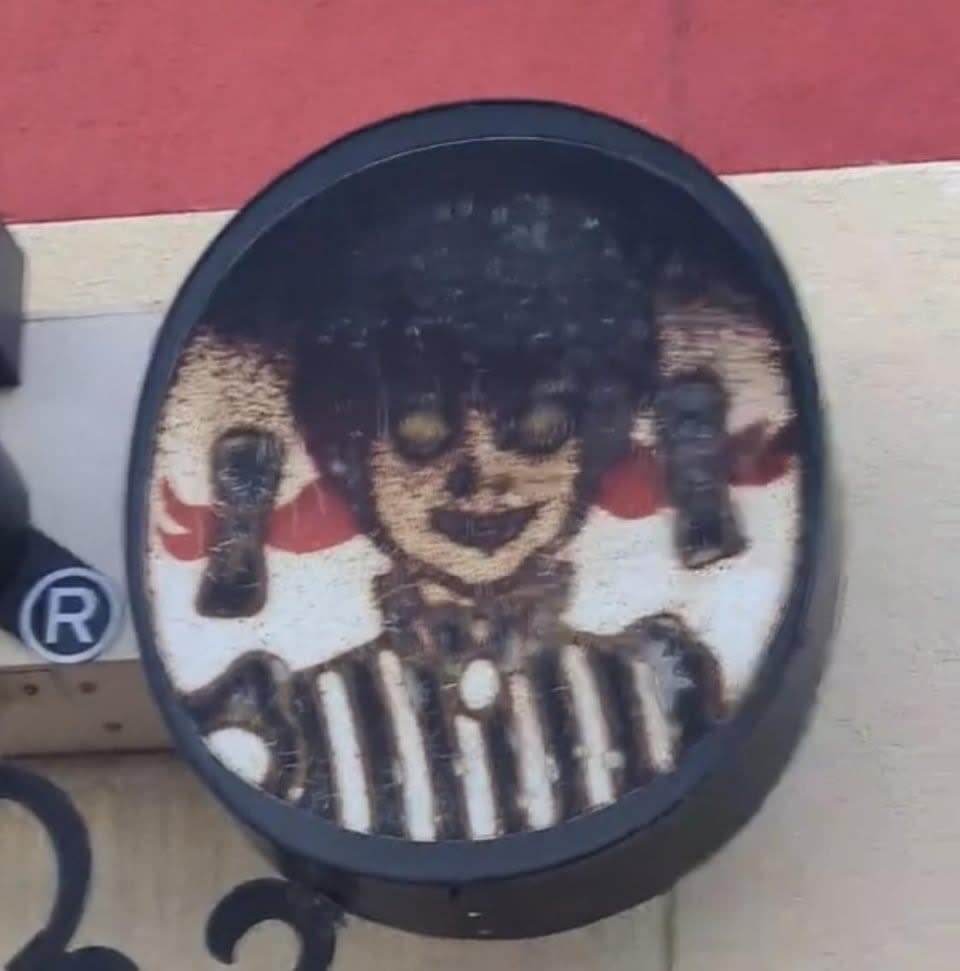 A scary Wendy's sign