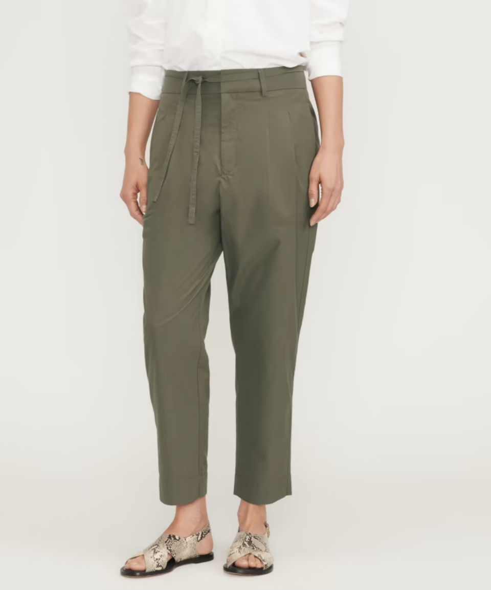 The Poplin Pleated Taper Pant. Image via Everlane.