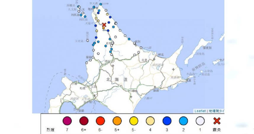 北海道從10日晚間至11日凌晨接連發生地震，其中11日凌晨約0時53分發生規模5.4地震。（圖／截自日本氣象廳）