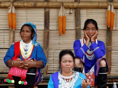 People dress in traditional style attend a festival in a village outside Pansang, Wa territory in northeast Myanmar October 3, 2016. Picture taken on October 3, 2016. REUTERS/Soe Zeya Tun