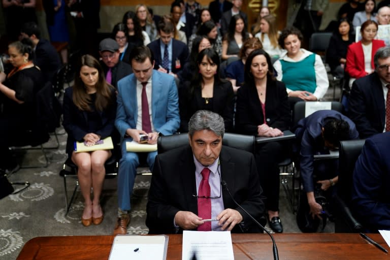 El ingeniero del fabricante aeronáutico Boeing Sam Salehpour testifica en el Senado de Estados Unidos, en Washington, el 17 de abril de 2024 (Drew Angerer)