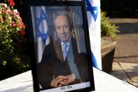 Shimon Peres won the 1994 Nobel Peace Prize jointly with prime minister Yitzhak Rabin and Palestinian leader Yasser Arafat for his role in negotiating the Oslo accords