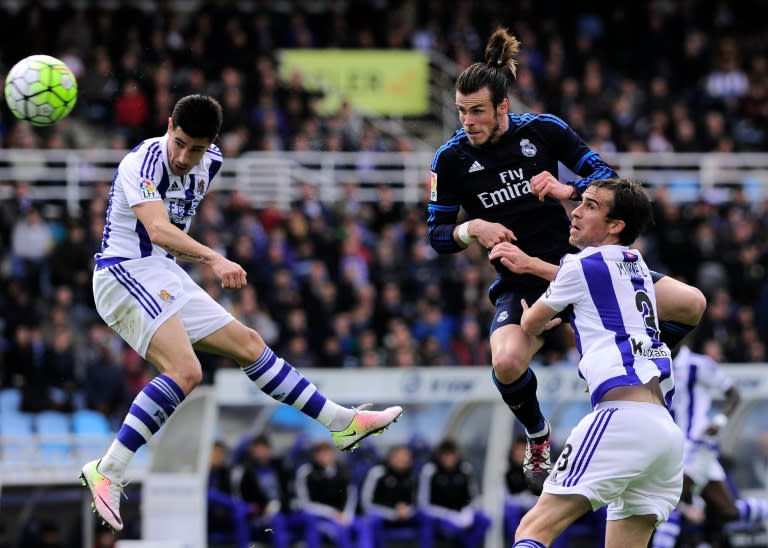 Real Madrid's forward Gareth Bale (C) vies with Real Sociedad defenders Yuri Berchiche (L) and Mikel Gonzalez during the Spanish league match in San Sebastian on April 30, 2016