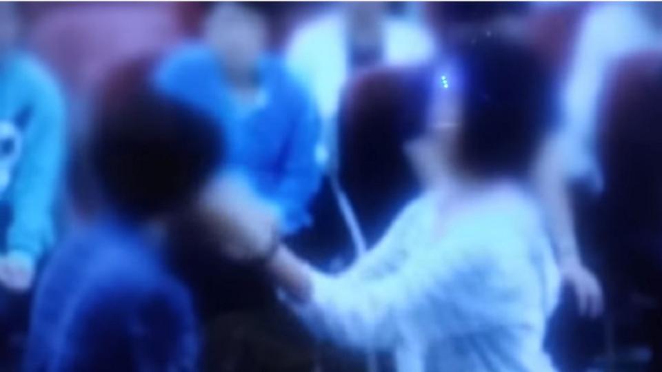 申玉珠竟然逼未成年少女動手掌摑自己的母親。(圖／翻攝自YouTube)