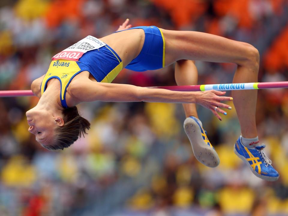 Man musste zwar genau hinsehen, ein deutliches Zeichen setzte die schwedische Hochspringerin Emma Green bei der Leichtathletik-WM 2013 in Moskau dennoch: Mit ihren in Regenbogenfarben lackierten Fingernägeln protestierte sie gegen die russischen Anti-Homosexuellen-Gesetze. Sie wurde daraufhin verwarnt, trat im Finale mit roten Fingernägeln an und wurde Vierte. (Bild: Mark Kolbe/Getty Images)