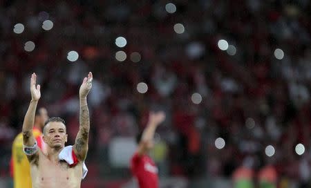 Andres D'Alessandro (R) of Brazil's Internacional celebrates after winning his Copa Libertadores soccer match against Colombia's Santa Fe in Porto Alegre, Brazil, May 27, 2015. REUTERS/Diego Vara