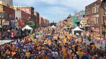 <p>Country Music Hall of Fame inductee Alan Jackson performs on Broadway before the big game. (@OfficialJackson/Twitter) </p>