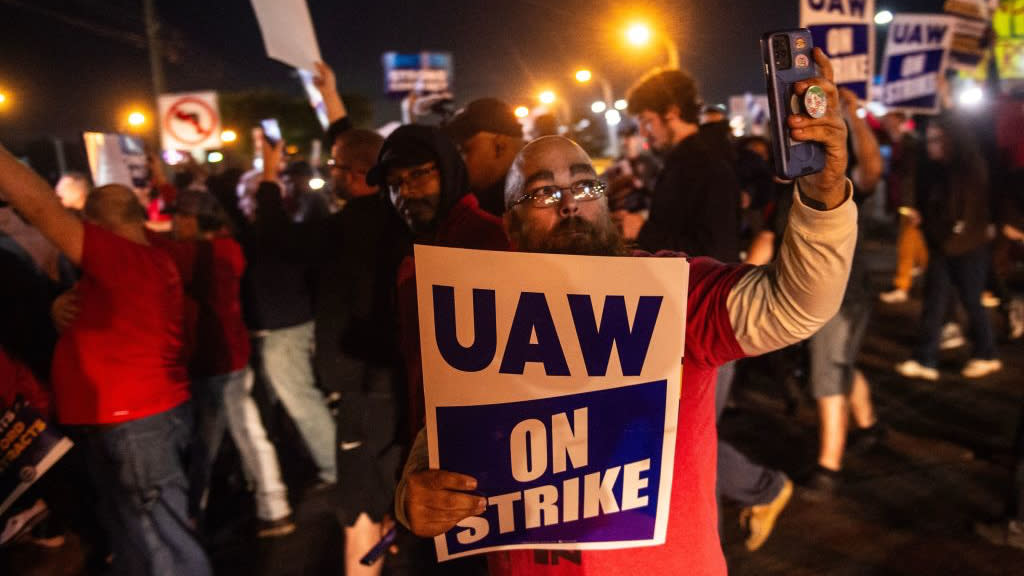  UAW goes on strike 