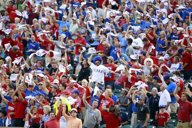 Josh Hamilton welcomes Ian Kinsler to Rangers doghouse