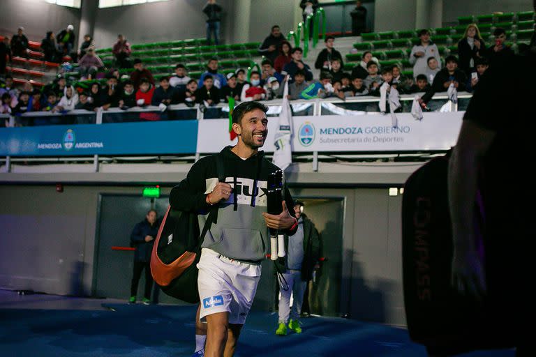 Carlos Daniel Gutiérrez Amaya, más conocido como Sanyo Gutiérrez, es un jugador profesional de pádel argentino