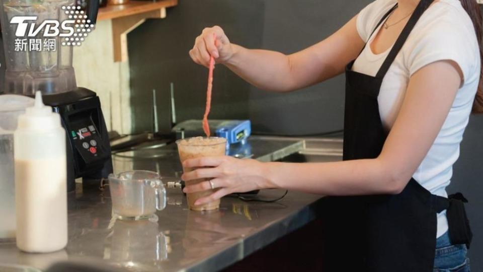 網友認為開飲料店是暴利行業。（示意圖／shutterstock 達志影像）