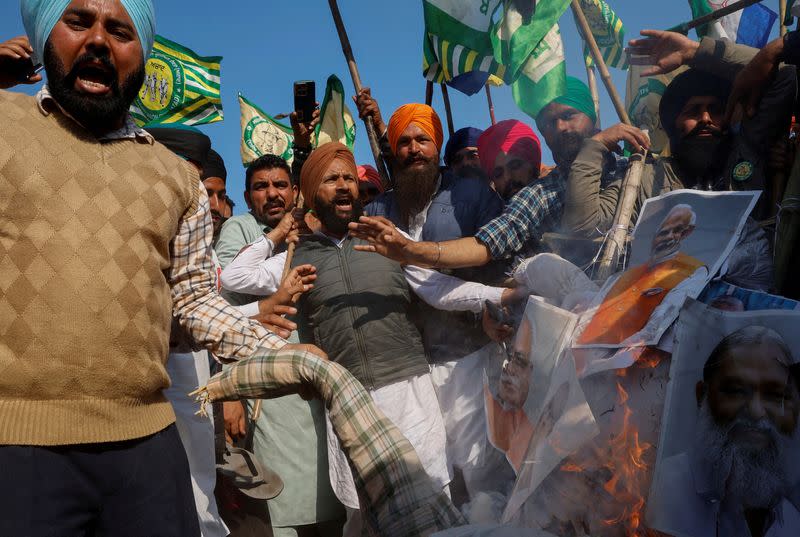 FILE PHOTO: Indian farmers march towards New Delhi to push for better crop prices