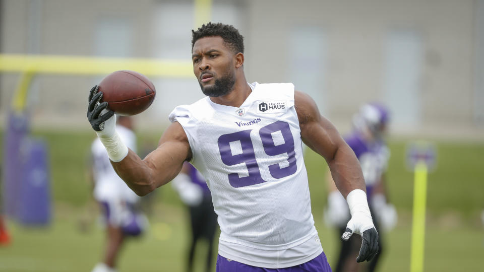 Minnesota Vikings defensive end Danielle Hunter takes part in drills at the NFL football team's practice facility in Eagan, Minn., Tuesday, May 17, 2022. (AP Photo/Bruce Kluckhohn)