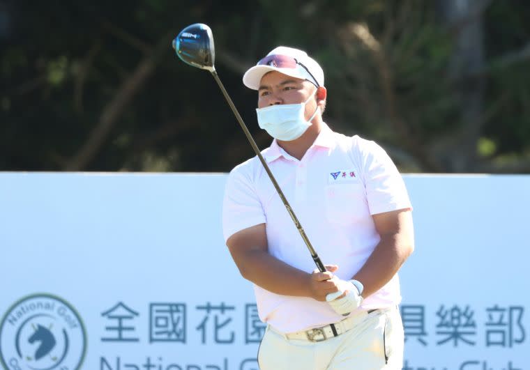 第二回合黃頎兩天成績67.70以(-7)暫列第一.。鍾豐榮攝影