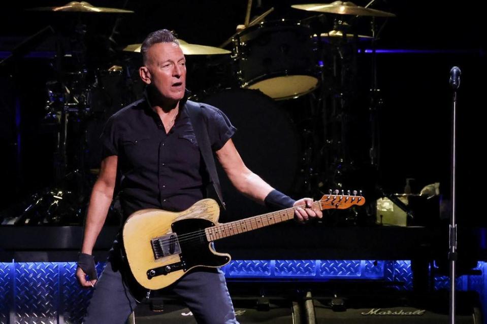 Bruce Springsteen (ici en photo le 3 avril dernier à New-York), doit se produire à Ferrare, dans la région italienne de l’Émilie-Romagne, malgré de violentes inondations. 