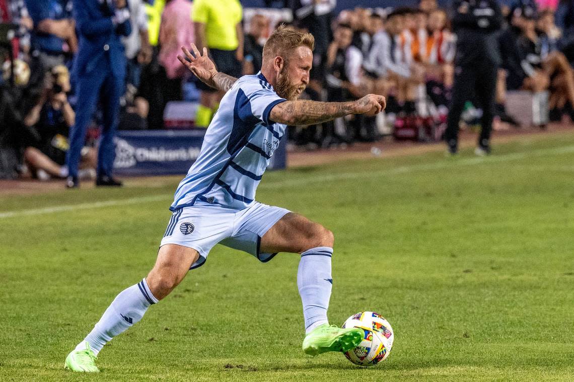 Sporting Kansas City forward Johnny Russell (7) looks for an open teammate to pass the ball to in the second half during an MLS game against Inter Miami at GEHA Field at Arrowhead Stadium on Saturday, April 13, 2024, in Kansas City. Emily Curiel/ecuriel@kcstar.com