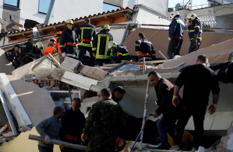 La scossa, avvertita anche in Italia, si è verificata alle 02:54 ora locale (le 03:54 in Italia) e ha avuto l'epicentro tra Shijak e Durazzo. (Reuters)