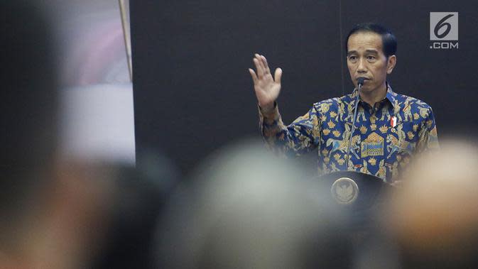 Presiden Joko Widodo saat dialog ekonomi dengan para pelaku pasar modal di BEI, Jakarta, Selasa (4/7). Dalam dialog tersebut, Jokowi meyakinkan para pelaku pasar modal akan investasi di Indonesia yang tumbuh sangat bagus. (Liputan6.com/Angga Yuniar)