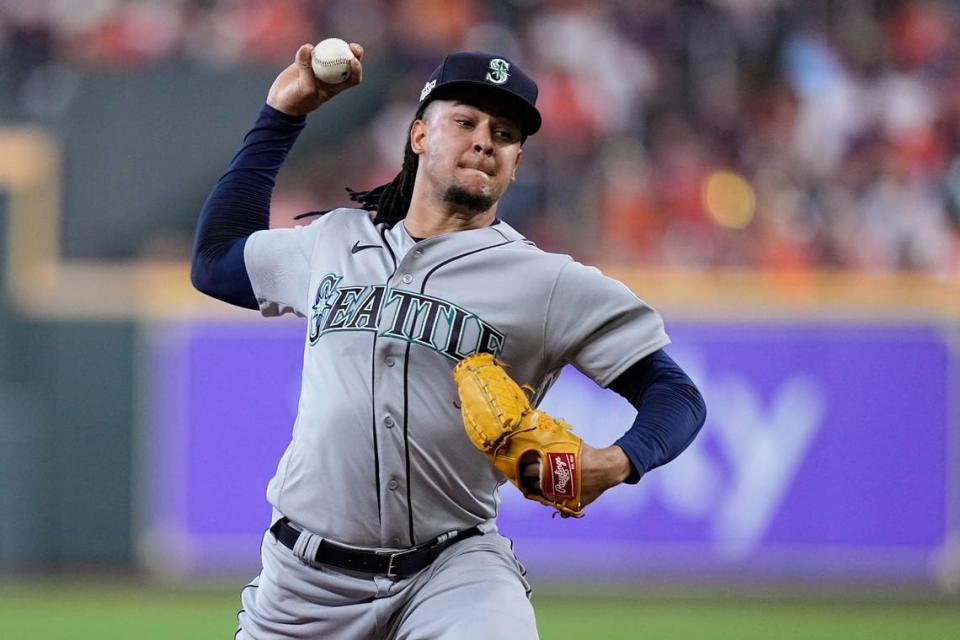 Seattle Mariners starting pitcher Luis Castillo (21) delivers a pitch against the Houston Astros during the first inning in Game 2 of an American League Division Series baseball game in Houston, Thursday, Oct. 13, 2022. (AP Photo/Kevin M. Cox)