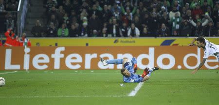 Football Soccer - Borussia Moenchengladbach v Bayern Munich - German Bundesliga - BORUSSIA PARK, Moenchengladbach, Germany - 05/12/15 Borussia Moenchengladbach's Fabian Johnson scores the third goal against Bayern Munich REUTERS/Ina Fassbender