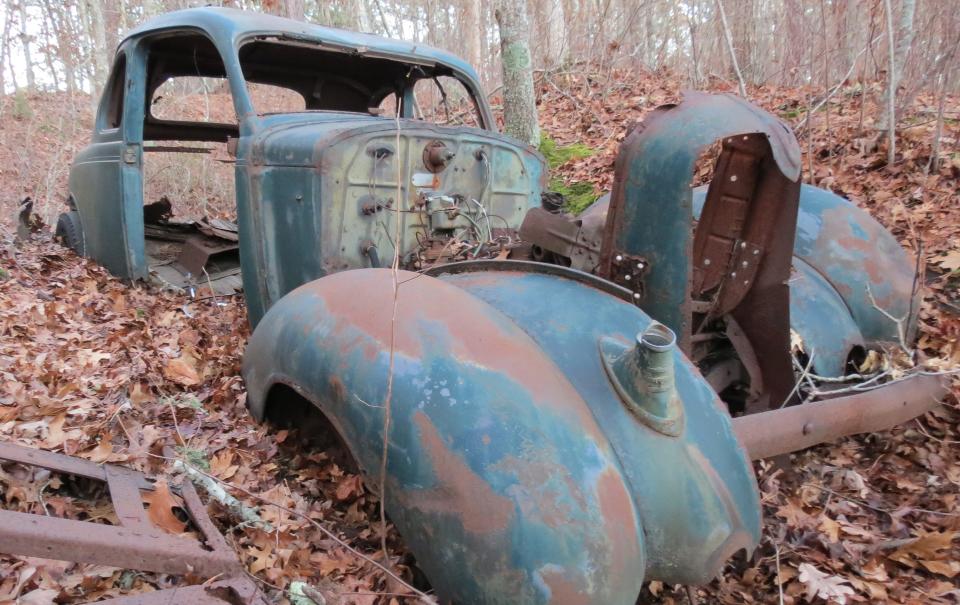 I stumbled upon this old jalopy in the Punkhorn Parklands in Brewster in 2013.