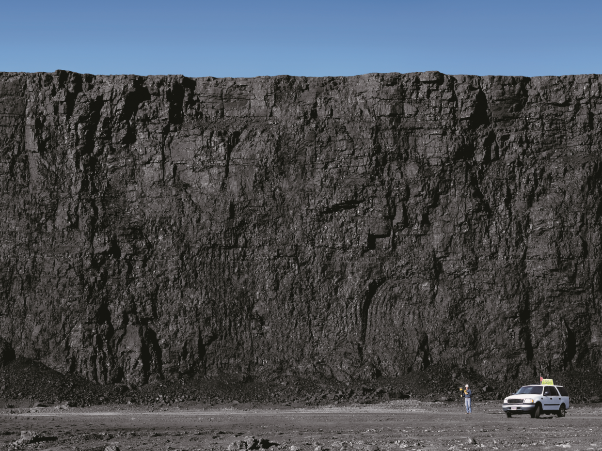 An 80 foot coal seam at the North Antelope Rochelle opencut coal mine: Peabody Energy/Creative Commons