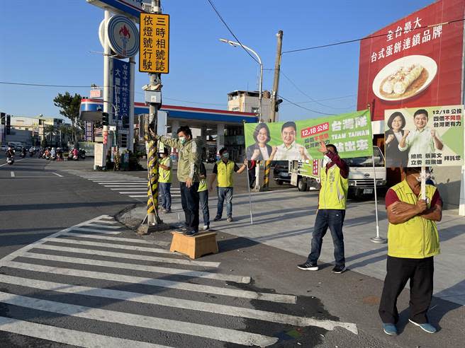 立委莊瑞雄則守在高屏大橋、屏東市區開講。（莊瑞雄團隊提供／謝佳潾屏東傳真）