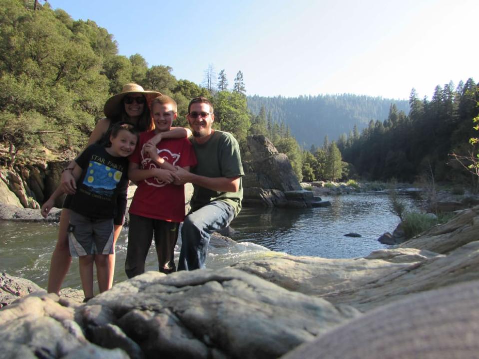 <div class="inline-image__caption"><p>Wade and Jessica Linford and their kids, Finn and Marley</p></div> <div class="inline-image__credit">Courtesy of Linford family </div>