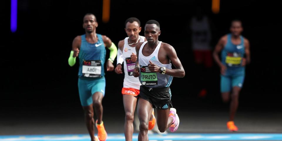 london, england october 02 amos kipruto of kenya competes in the elite men's marathon during the 2022 tcs london marathon on october 02, 2022 in london, england photo by mike owengetty images