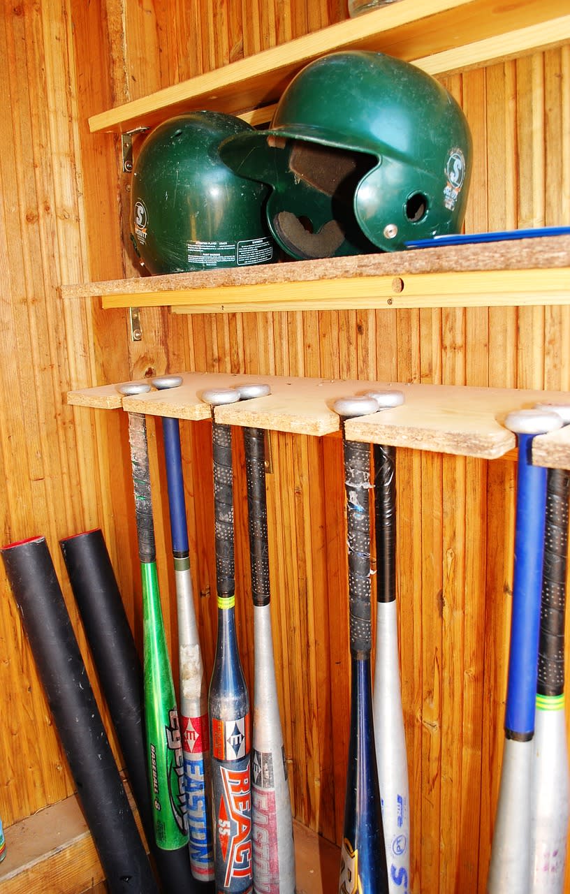 （Photo Credit: Gaertringen@pixabay.com, License CC0，圖片來源：https://pixabay.com/zh/photos/baseball-baseball-bats-helmet-274932/）