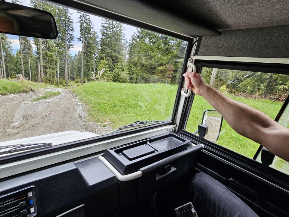 pinzgauer 6x6 military utility truck produced by magna steyr