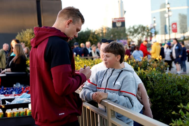 Tom Trbojevic of the NRL's Manly-Warringah Sea Eagles signs autographs for fans in Las Vegas ahead of the Australian league's Saturday kickoff of the 2024 campaign at the home of the NFL's Las Vegas Raiders (EZRA SHAW)
